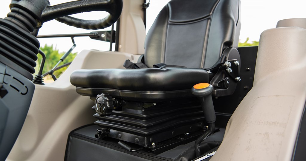 2. Comfortable suspension seat 