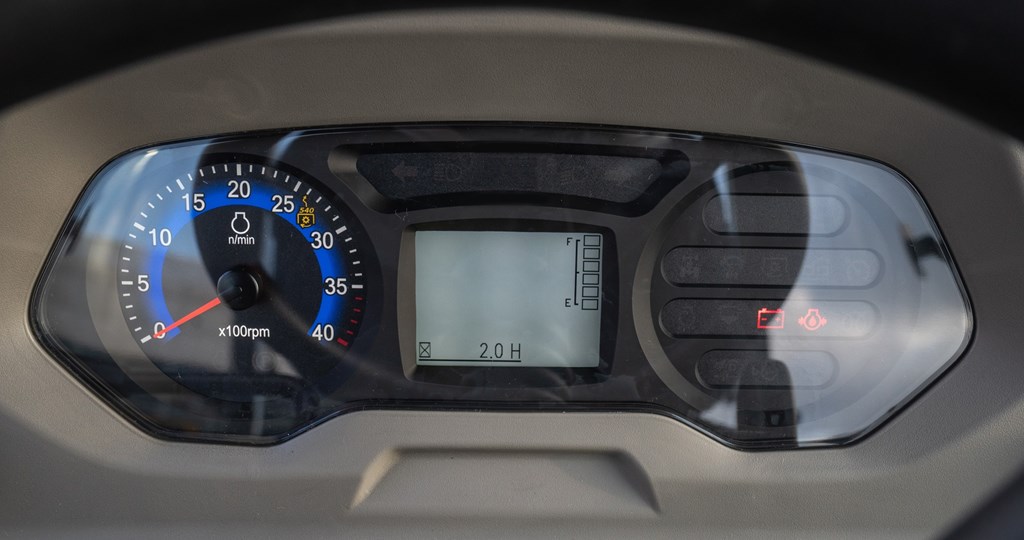 6. Digital instrument panel